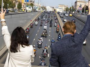 Jalan Moskow Penuh Pemotor Saat Festival Sepeda Motor Tahunan