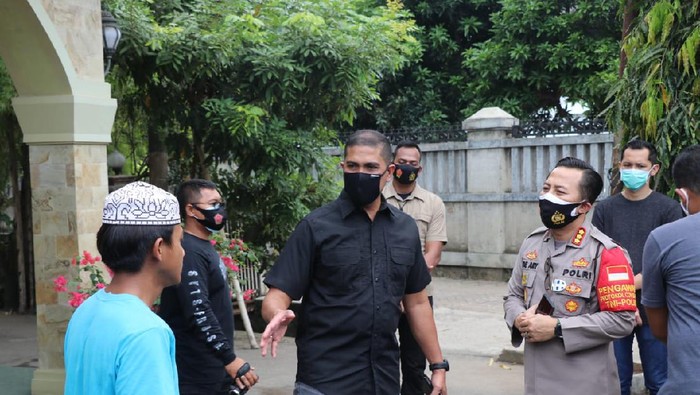 Kepolisian saat mengecek ke lokasi pesantren.