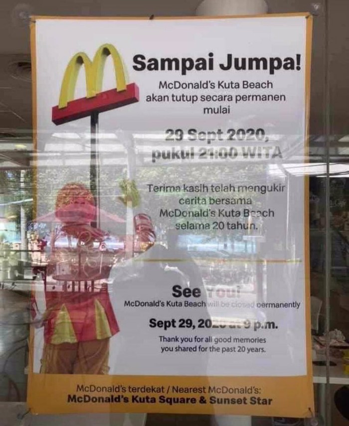 Poster pengumuman rencana penutupan McDonalds Kuta.