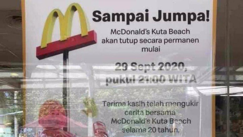 McDonalds Kuta Poster pengumuman rencana penutupan McDonalds Kuta.