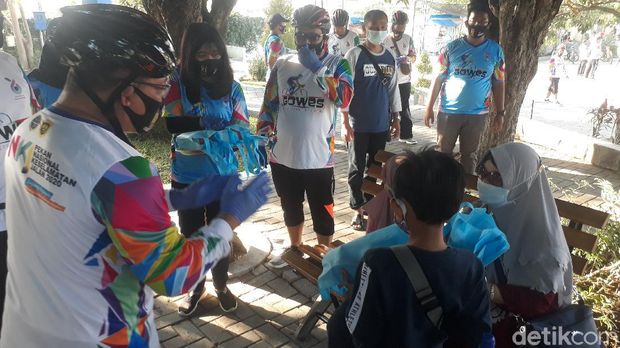 pembagian masker di bojonegoro