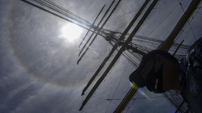 Penampakan Fenomena Halo Matahari di Langit Jawa Timur