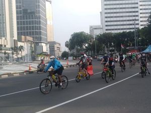 PSBB DKI Diperpanjang, Kawasan Bundaran HI Diramaikan Pesepeda Pagi Ini