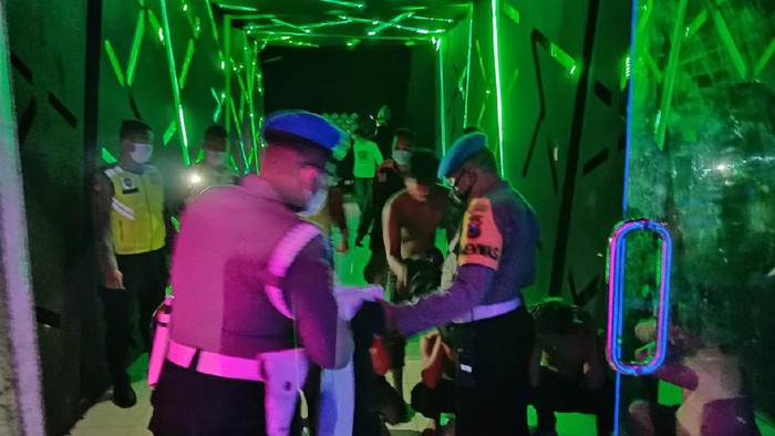 razia tempat hiburan malam di surabaya