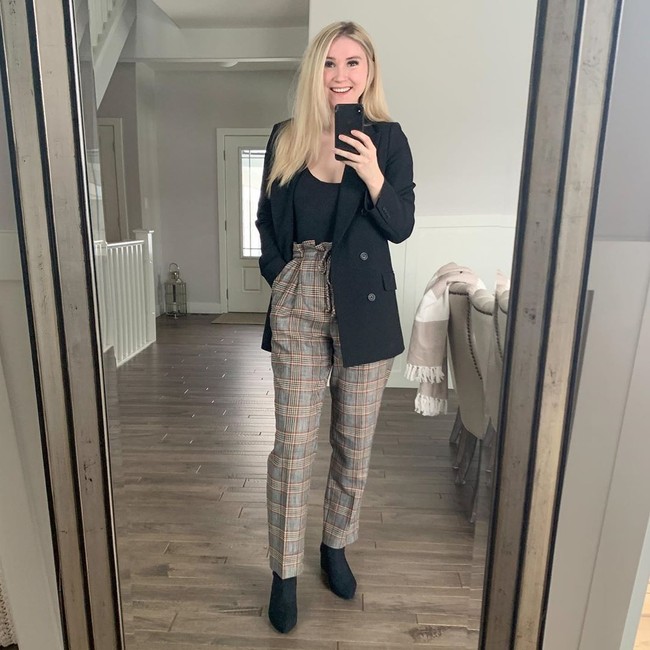 Inilah penampilan Sophie kini yang lebih tertutup. Dia lebih memilih mengunggah foto menggunakan sweater atau blazer  Foto: dok. Instagram