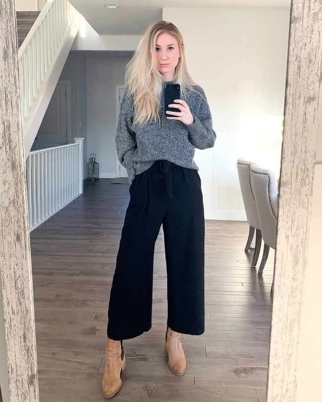 Sophie Gray, seorang fitness influencer yang pada awalnya kerap mengunggah video dan foto saat ia tengah berolahraga. Saat itu ia kerap tampil menggunakan sport bra. Tak jarang juga Sophie pamer foto berbikini. Foto: dok. Instagram