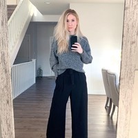 Sophie Gray, seorang fitness influencer yang pada awalnya kerap mengunggah video dan foto saat ia tengah berolahraga. Saat itu ia kerap tampil menggunakan sport bra. Tak jarang juga Sophie pamer foto berbikini. Foto: dok. Instagram