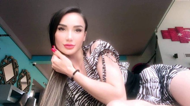 Dokumen pengadilan juga menyebutkan bahwa Yagmur yang menyediakan senjatanya. Ia bahkan membantu cari cara untuk membuang jasad sang suami. (Foto: Instagram/@yagmursarnicofficial)