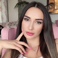 Setelah digugat cerai, perempuan 27 tahun itu rupanya berniat menghabisi nyawa Emre demi mendapat warisan. Menurut pengakuan Erdi kepada jaksa penuntut umum, Yagmur awalnya munyuruhnya untuk membunuh Emre. (Foto: Instagram/@yagmursarnicofficial)