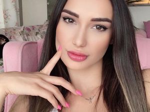 Foto: Istri Cantik Atlet Bola yang Selingkuh, Bayar Rp 18 M Demi Bunuh Suami