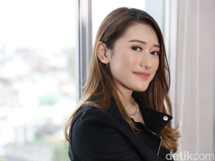 Amanda Caesa saat berkunjung ke kantor detikcom.