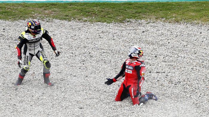 Andrea Dovizioso, Johann Zarco, MotoGP Catalunya 2020 Insiden Johann Zarco dengan Andrea Dovizioso di MotoGP Catalunya 2020. (AP Photo/Joan Monfort)