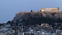Kuil Parthenon yang berdiri di ketinggian Akropolis Athena saat senja. (Foto: Ristiyanti Handayani/dtraveler)