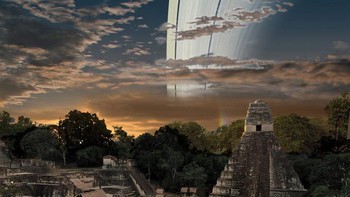 Tikal, peninggalan suku Maya di Guatemala terlihat lebih cantik dengan cincin di atasnya. Foto: Ron Miller