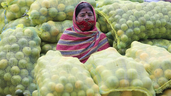 Corona di India Tembus 6 Juta Kasus Otoritas India melaporkan total kasus virus Corona (COVID-19) di wilayahnya telah menembus angka 6 juta.