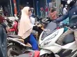 Viral Emak-emak Naik BeAT Lawan Arus, Ditegur Malah Marah