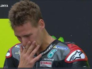Kemarin Ngambek Kena Penalti, Kini Quartararo Nangis di Podium