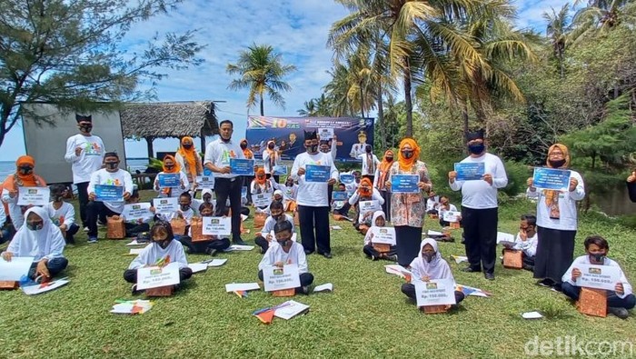 siswa Banyuwangi Bantu 1.300 Teman Kurang Mampu di Tengah Pandemi