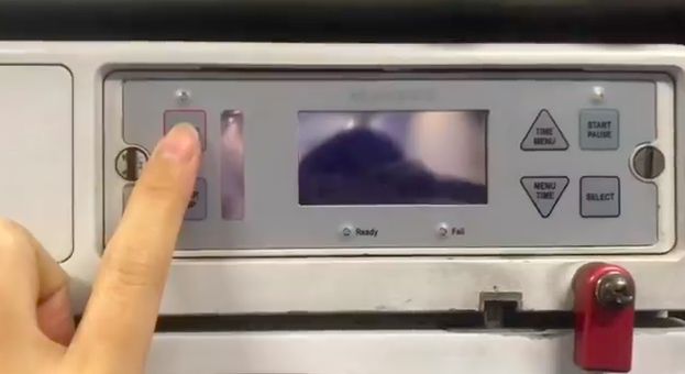 Seperti Ini Kesibukan Pramugari dan Chef Sajikan Makanan di Pesawat
