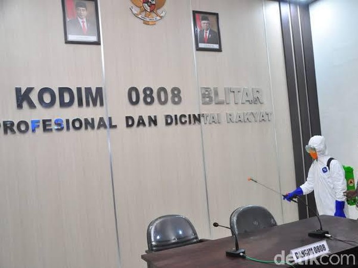 Sepuluh anggota Kodim 0808 Blitar positif COVID-19. Mereka baru pulang dari pendidikan Secaba TNI Angkatan Darat (AD) di Jember.