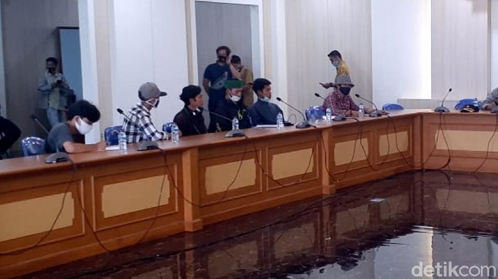 Mahasiswa di Sukabumi mempertanyakan penegakan perda pembangunan di sempadan pantai