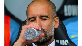 Untungnya City tidak kalah setiap minggu sehingga Guardiola tidak menghabiskan stok air minum. Foto: Twitter