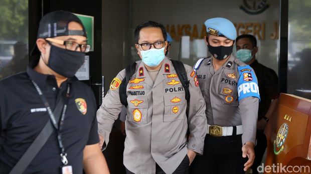 Kasus surat jalan Djoko Tjandra segera disidangkan. Saat ini jaksa tengah menyusun surat dakwaan untuk perkara itu.