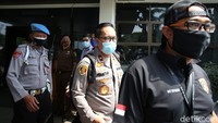 Dalam kasus ini, Djoko Tjandra, yang merupakan terpidana kasus pengalihan hak tagih Bank Bali, mendapat bantuan surat jalan dari Brigjen Pol Prasetijo Utomo (BJP PU). Surat jalan dikeluarkan agar Djoko Tjandra, yang saat itu merupakan buron, bisa keluar dari Indonesia untuk melanjutkan pelariannya lagi ke luar negeri.
