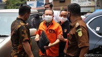 Bareskrim Polri melakukan pelimpahan tahap II berkas dan tersangka kasus surat jalan palsu Joko Soegiarto Tjandra alias Djoko Tjandra. Berkas perkara dan ketiga tersangka yakni Djoko Tjandra, Anita Kolopaking, dan Brigjen Prasetijo Utomo akan dilimpahkan ke Kejaksaan Negeri (Kejari) Jakarta Timur (Jaktim) siang ini.