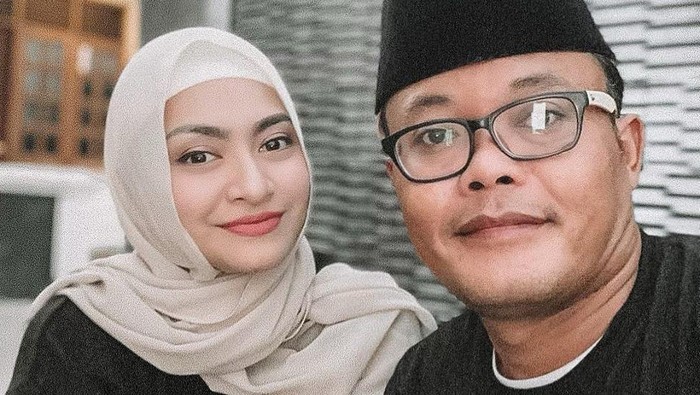 Nathalie Holscher Nathalie Holscher yang sudah berhijab dan Sule