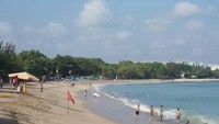 Garis Pantai Kuta yang indah. (Foto: Lena Ellitan/dtraveler)