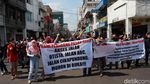 Pedagang Pasar Baru Buka Paksa Penutup Jalan Suniaraja-Otista