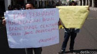 Seperti diketahui, kebijakan buka tutup jalan dilakukan Pemkot Bandung untuk menekan penyebaran COVID-19 di wilayah yang berpotensi menimbulkan kerumunan. Buka tutup jalan ini dilakukan setiap Pukul 09.00-11.00 WIB di pagi hari dan Pukul 14.00-16.00 WIB di sore hari.
