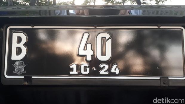 Pelat nomor unik tanpa huruf belakang
