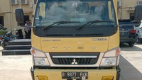 Dari laporan itu, polisi memantau titik-titik perlintasan hingga hari ini. Saat dipantau, terlihat truck box kuning pelat B 9877 FCK melintas di Talang Gunung, Tebing Tinggi, Empat Lawang.