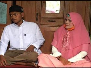 Pesona Nenek Luna Maya Pikat Pemuda 36 Tahun Lebih Muda