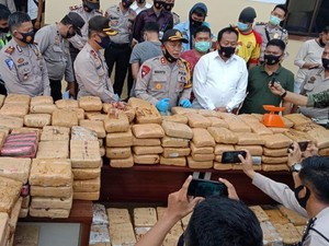 Polres Empat Lawang Gagalkan Pengiriman 748 Kg Ganja Dalam Truk Modifikasi