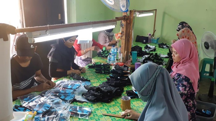 Kisah Pengusaha Sarung Tangan Kulit Bertahan di Tengah Pandemi