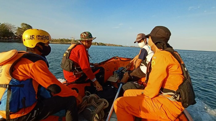 Proses pencarian bocah di Sulsel yang hilang usai ikut ayah mencari ikan (Dok. Istimewa).