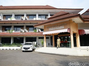 Anies Tambah 34 Tempat Isolasi Pasien COVID-19 dan Penginapan Nakes