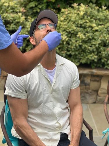 Ryan Reynolds jalani swab test sebelum syuting Red Notice.