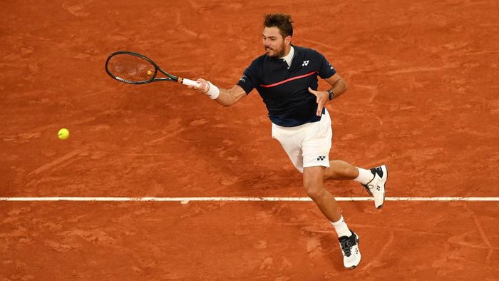 Stan Wawrinka PARIS, FRANCE - SEPTEMBER 27: Stan Wawrinka of Switzerland plays a forehand during his Mens Singles first round match against Andy Murray of Great Britain during day one of the 2020 French Open at Roland Garros on September 27, 2020 in Paris, France. (Photo by Shaun Botterill/Getty Images)