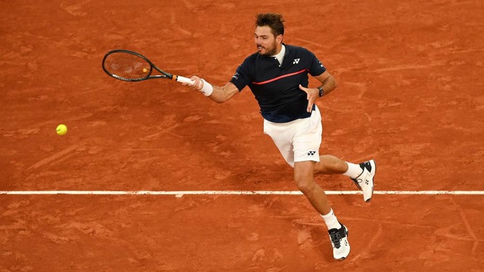 PARIS, FRANCE - SEPTEMBER 27: Stan Wawrinka of Switzerland plays a forehand during his Mens Singles first round match against Andy Murray of Great Britain during day one of the 2020 French Open at Roland Garros on September 27, 2020 in Paris, France. (Photo by Shaun Botterill/Getty Images)