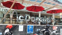 Diberitakan sebelumnya, Satpol PP Bandung bersama dengan Gugus Tugas tetap akan memantau penutupan McDonalds di Kuta. Dan tidak ingin kecolongan seperti halnya penutupan McDonalds Sarinah yang mengundang kerumunan orang tanpa melakukan jaga jarak.