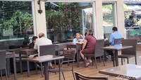Pantauan detikcom di lokasi pengunjung yang datang jelang penutupan McDonalds, Kuta masih normal. Tidak ada keramaian pengunjung dan persiapan untuk acara penutupan McDonalds, Kuta. 