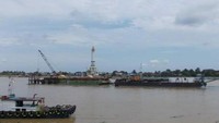 Deretan empat ada di Sumatera yaitu Sungai Batanghari sepanjang 800 km. Sungai ini membentang dari Sumatera Barat hingga Jambi. (Lena Ellitan/dtraveler)