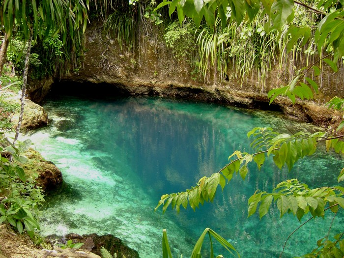 Sungai Hinatuan Filipina