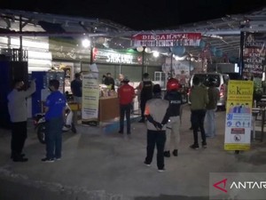 Layani Pembeli Makan di Tempat saat PSBB, Kuliner di Jagakarsa Disegel