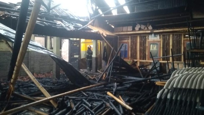 Tiga bangunan kelas sekolah di Bandung hangus terbakar