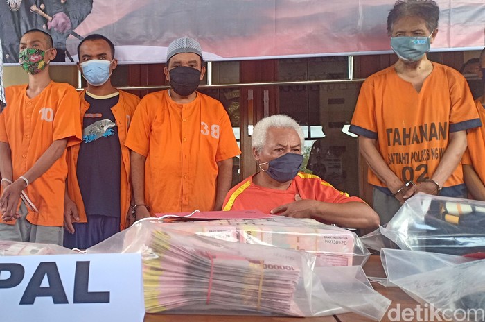 Tiga Pengedar Uang Palsu Miliaran Diringkus, Satu Mantan Calon Bupati Madiun